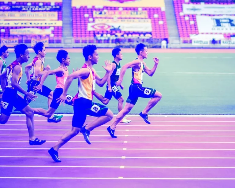 Photo shows a track and field event: a race, a 5000M sprint. Gain an edge, competitor analysis and competitor insight gives leaders more information to make better decisions